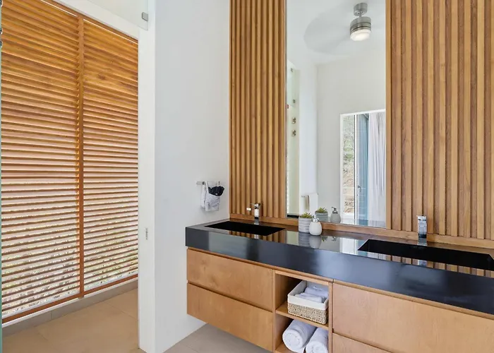 Luxury Ocean-view Villa, Infinity Pool, Concierge *
